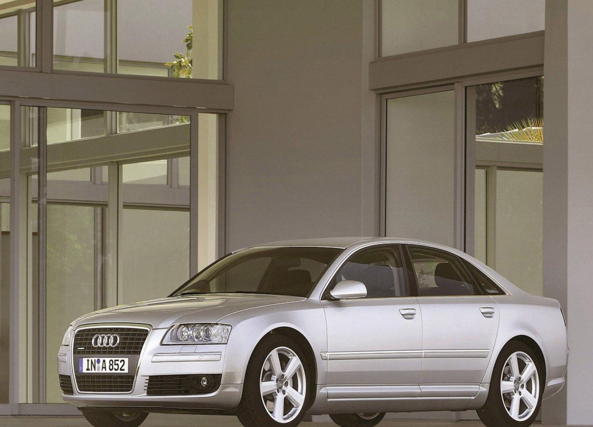 Ауди а8 2005