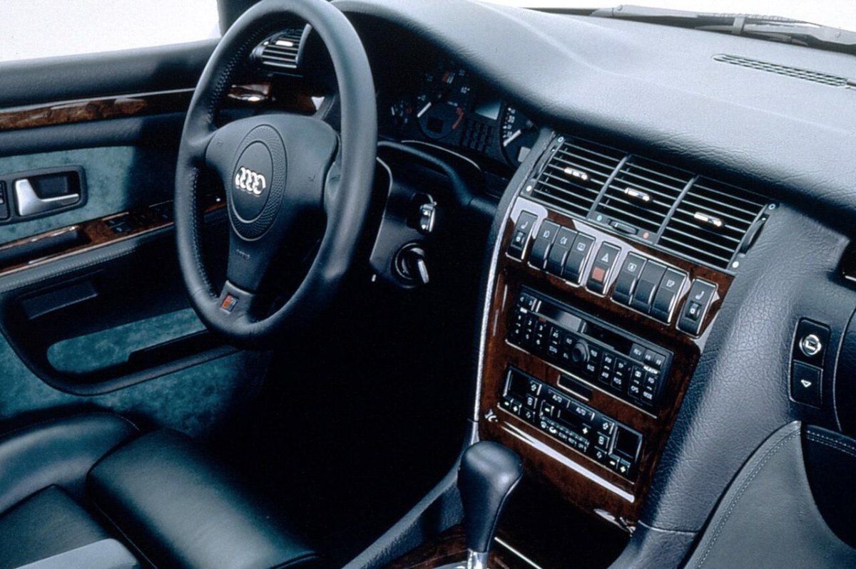 Audi s8 d2 1996