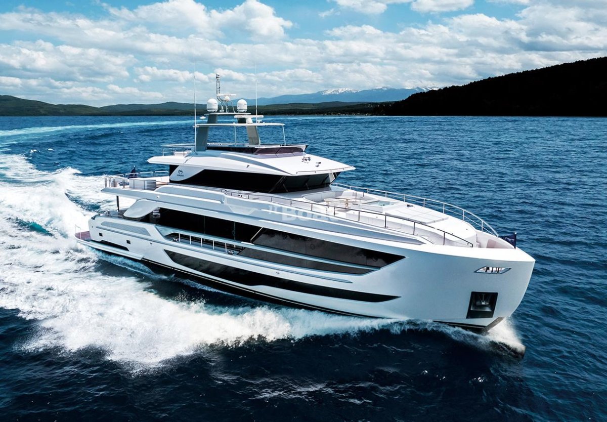 Яхта моторная Першинг