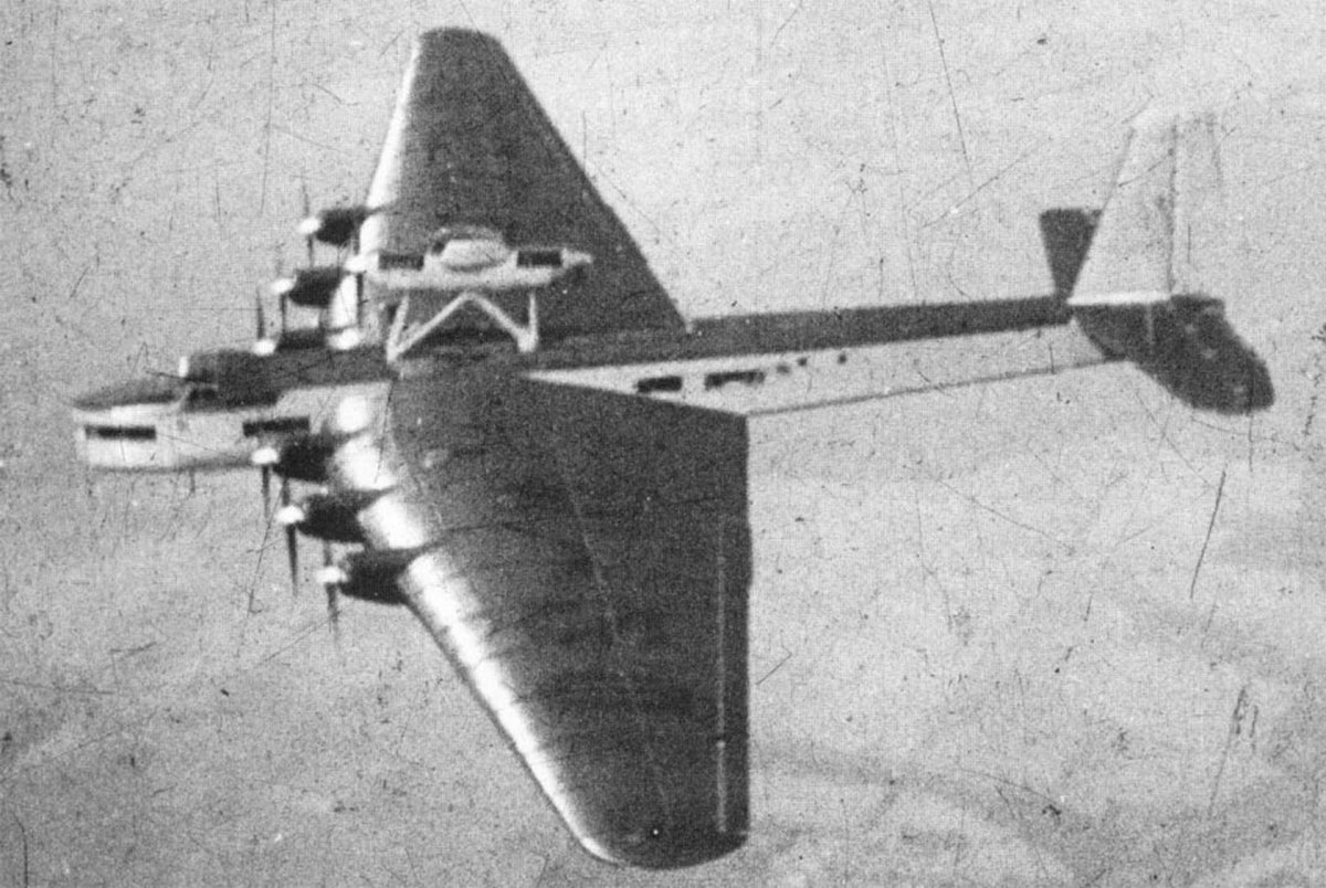 Самолет ант-20 Максим Горький