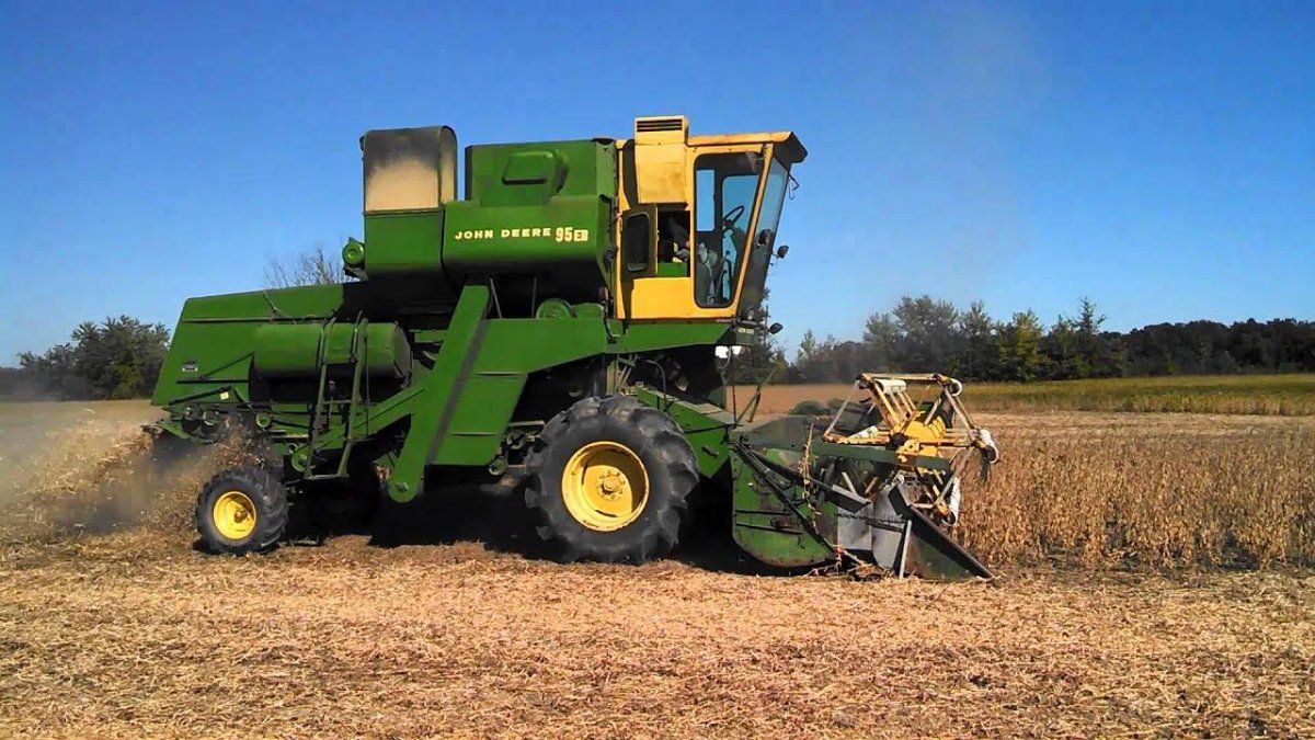 Комбайн Джон Дир старый