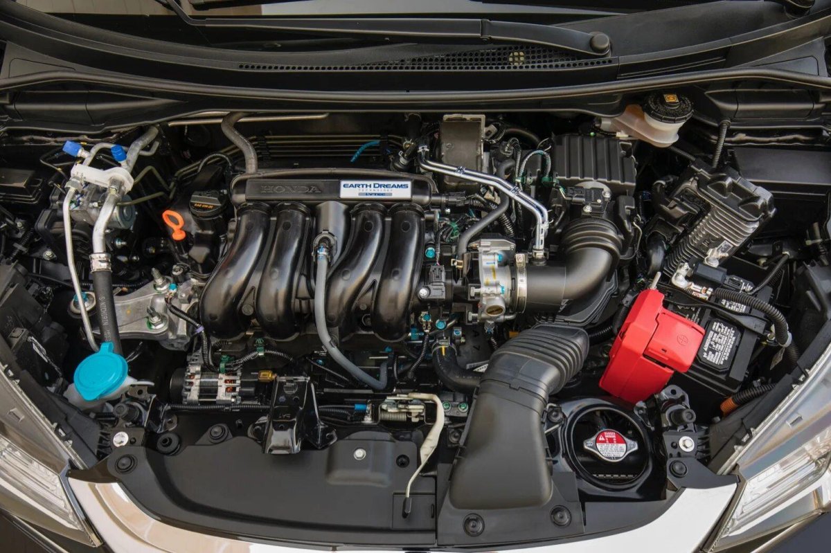 Honda Fit моторный отсек