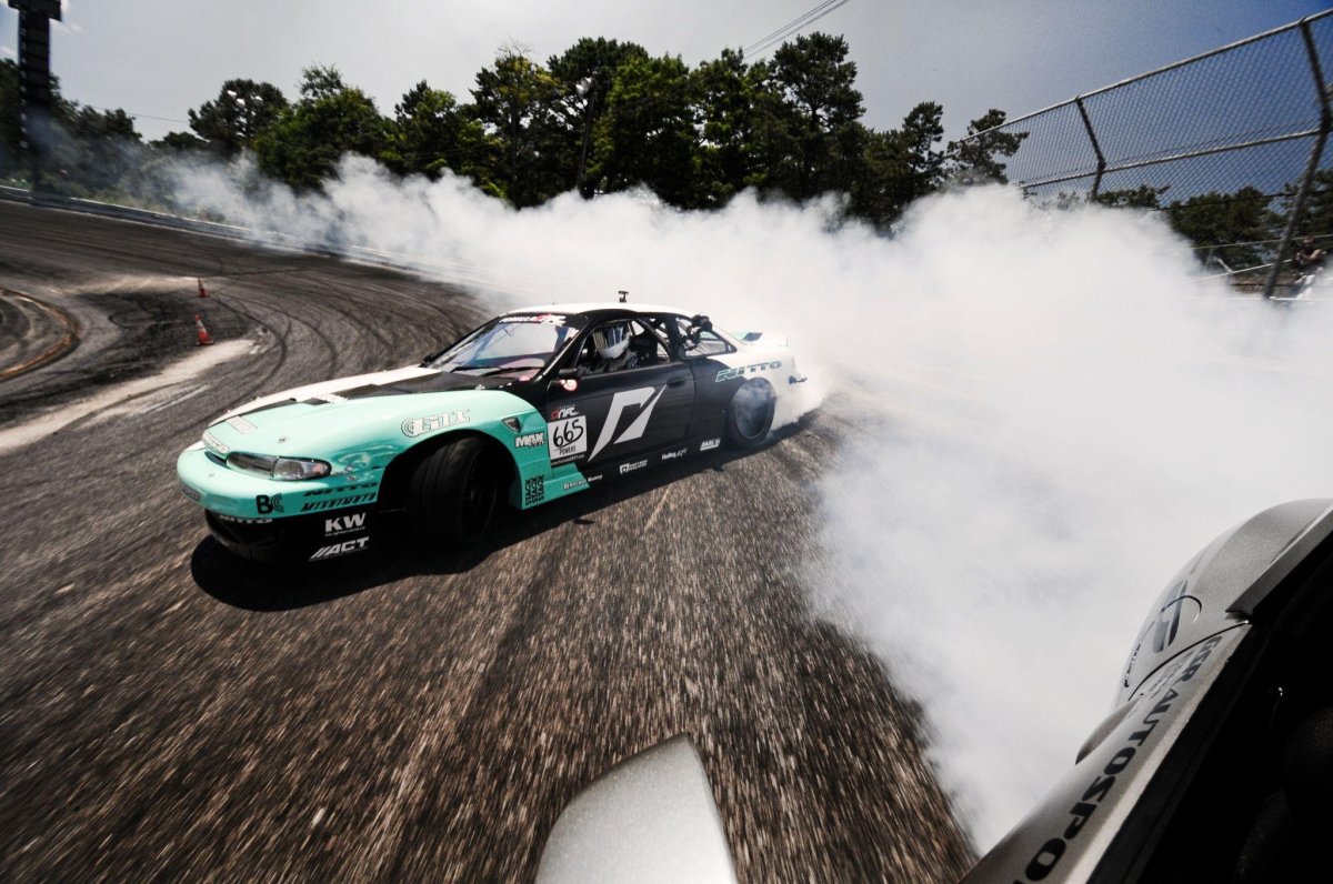 Машина в дрифте