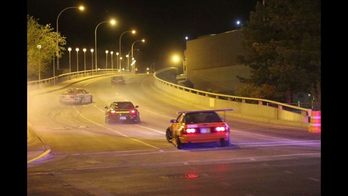 Дрифт ночью в городе