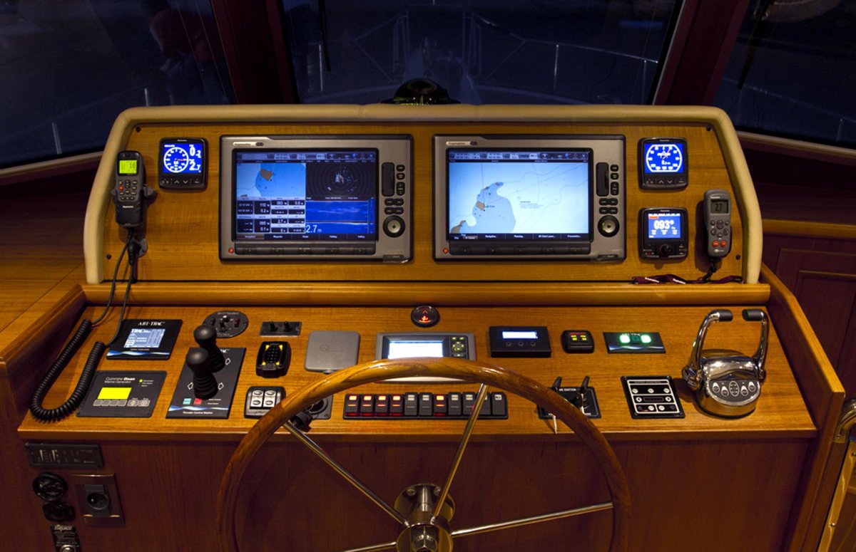 Пост управления на яхте