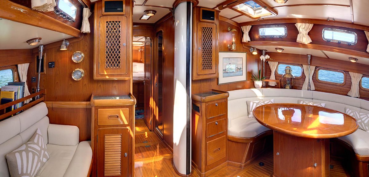 Яхта Бенетти интерьер