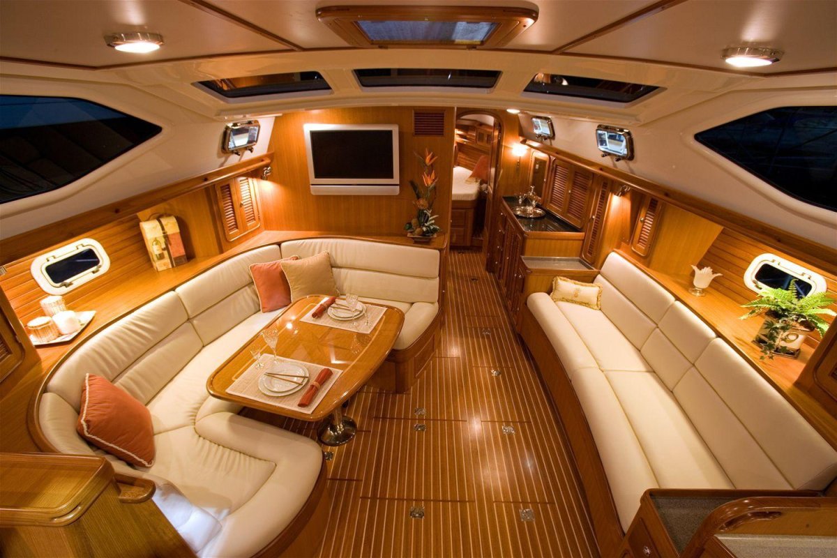 Яхта Чекмезова интерьер