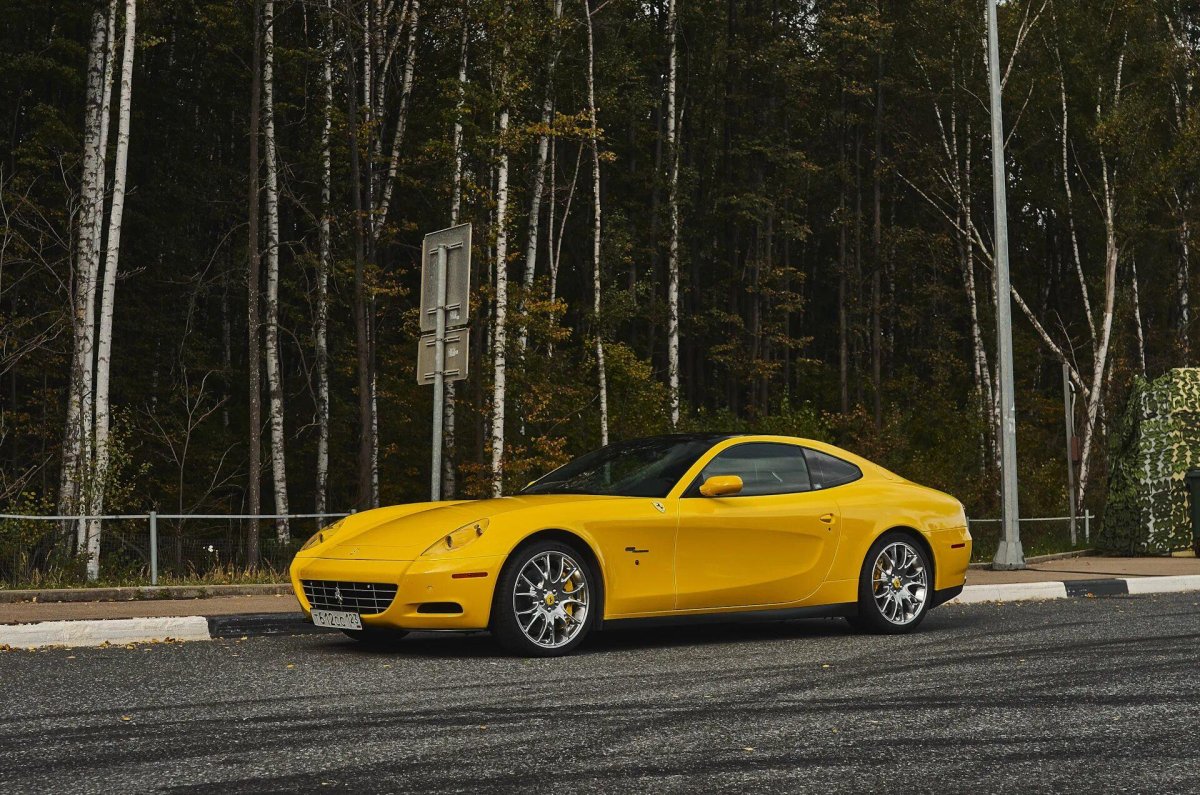 Ferrari 612 Scaglietti желтый