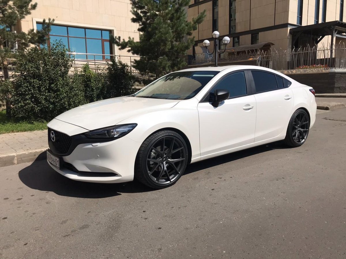 Мазда 6 белая антихром