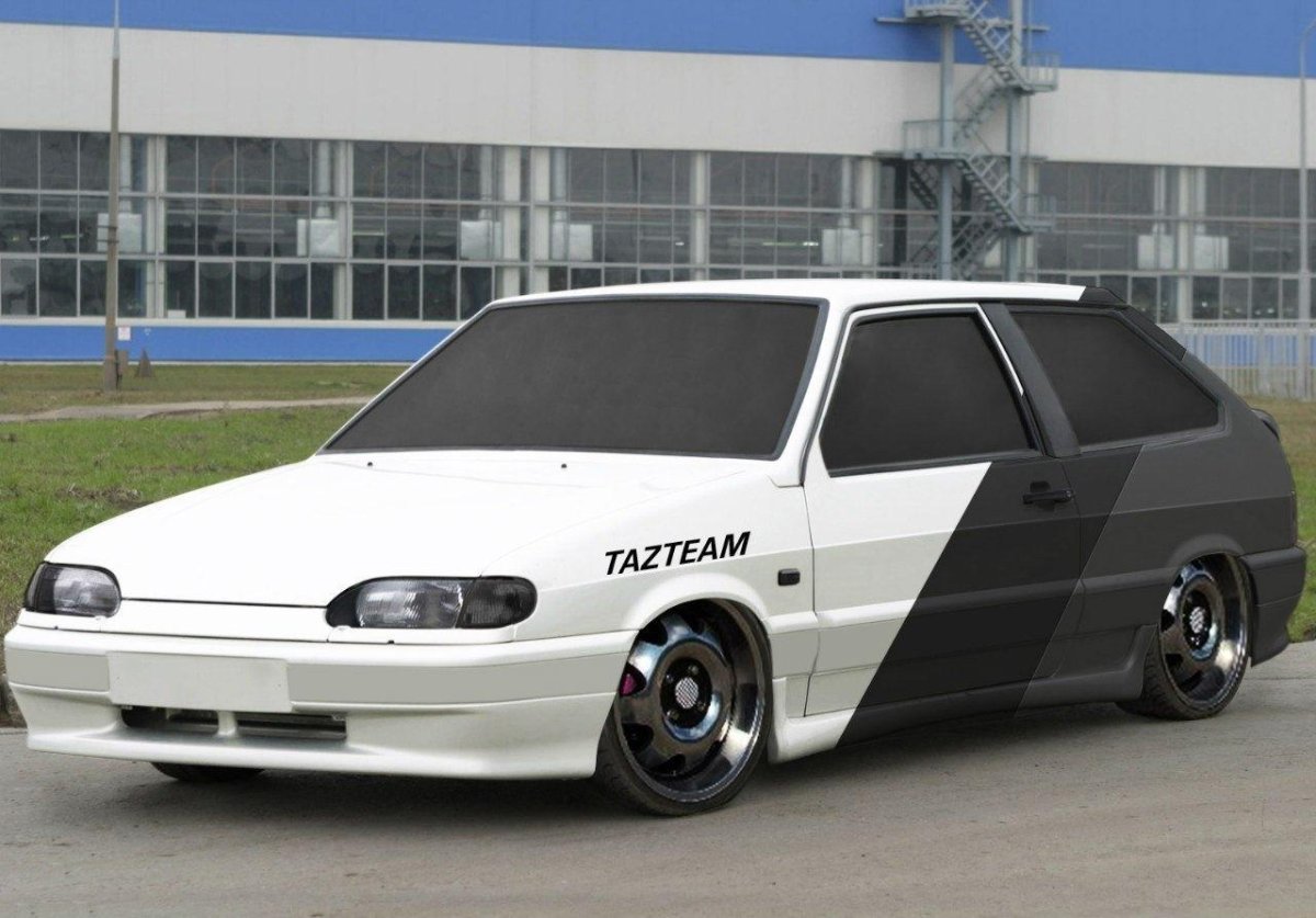 Тюнингованный ВАЗ 2114 белая