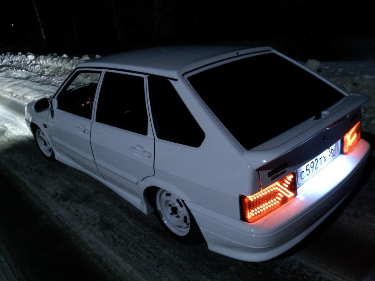 Лада ВАЗ 2114 белая тонированная