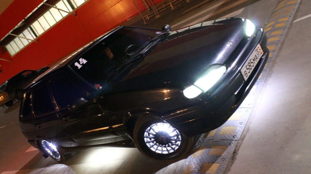 ВАЗ 2114 чёрная тонированная с подсветкой