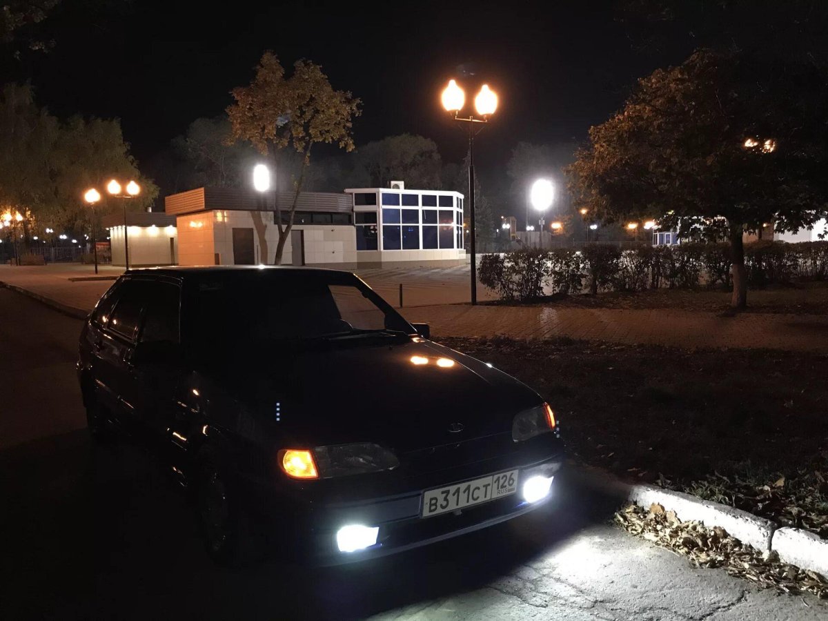 ВАЗ 2114 черная ночью
