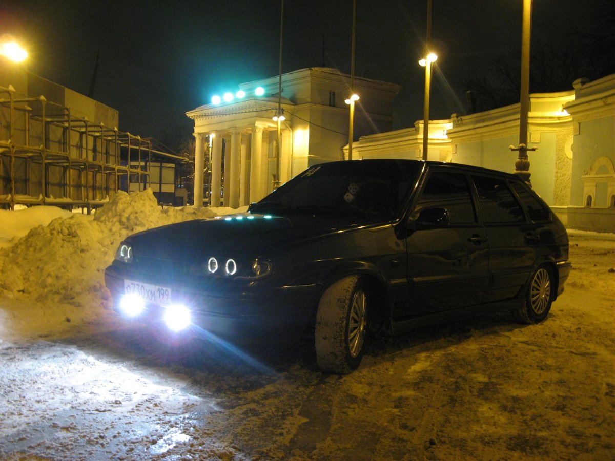 ВАЗ 2114 черная ночью