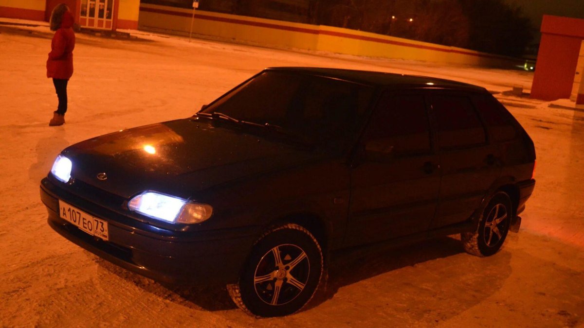 ВАЗ 2114 черная тонированная зимой