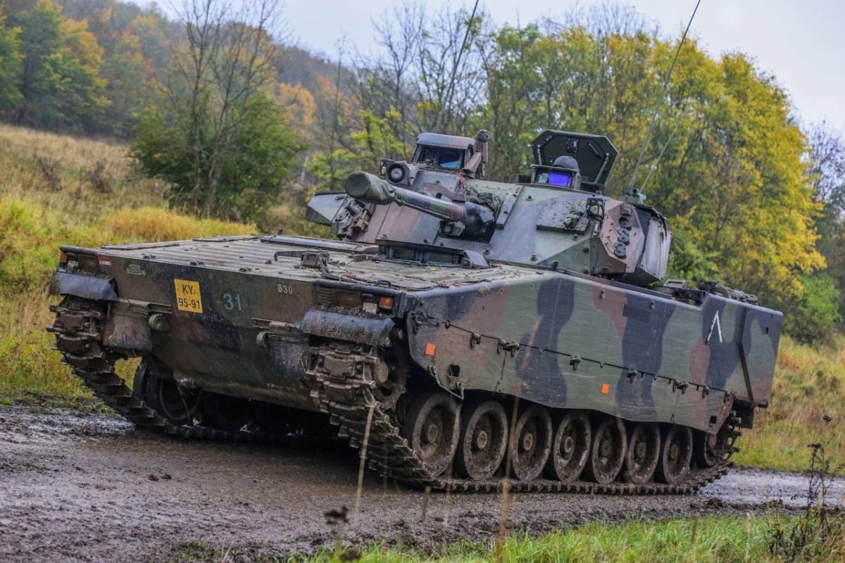 БМП Швеции cv90