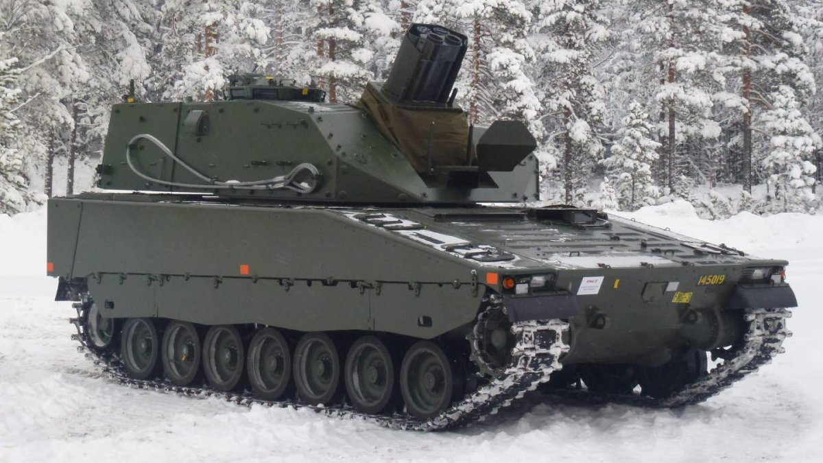 Шведский самоходный миномет "Grkpbv 90/120" .