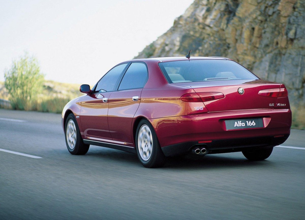 Alfa Romeo 166 936