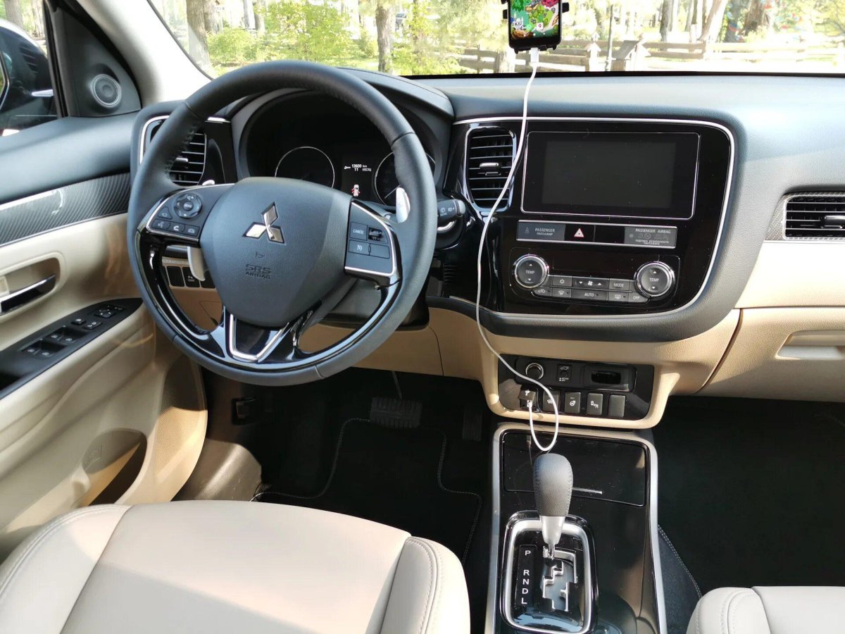 Митсубиси Аутлендер 7