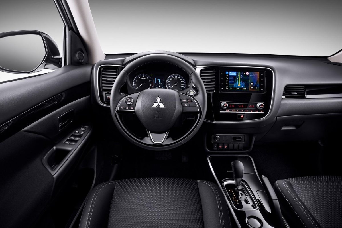 Мицубиси Аутлендер 2020