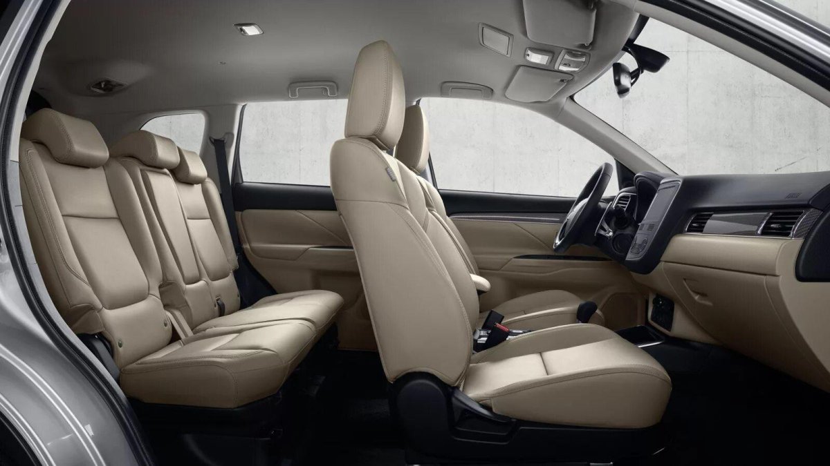 Mitsubishi Outlander 2021 салон