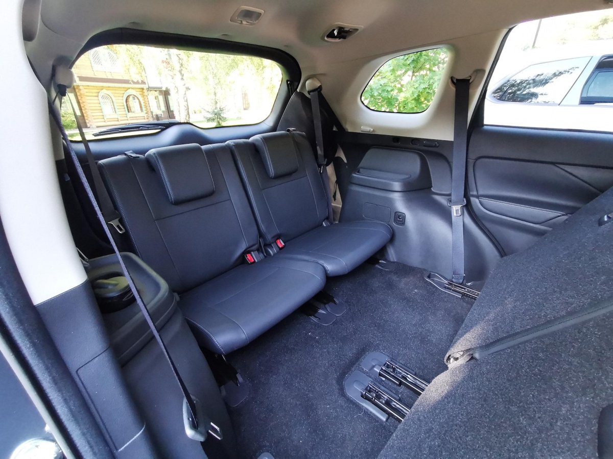 Mitsubishi Outlander 7ми местный