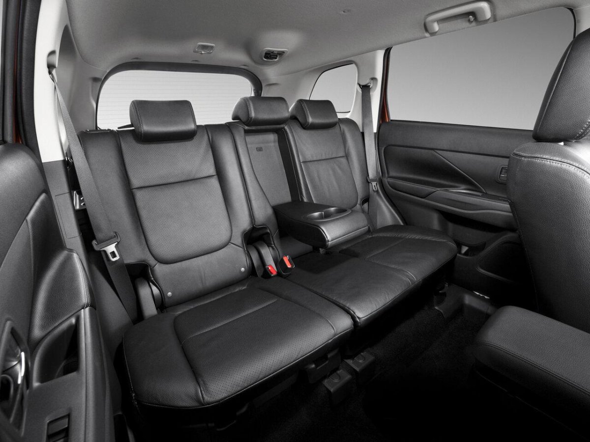 Митсубиси Аутлендер задний ряд сидений