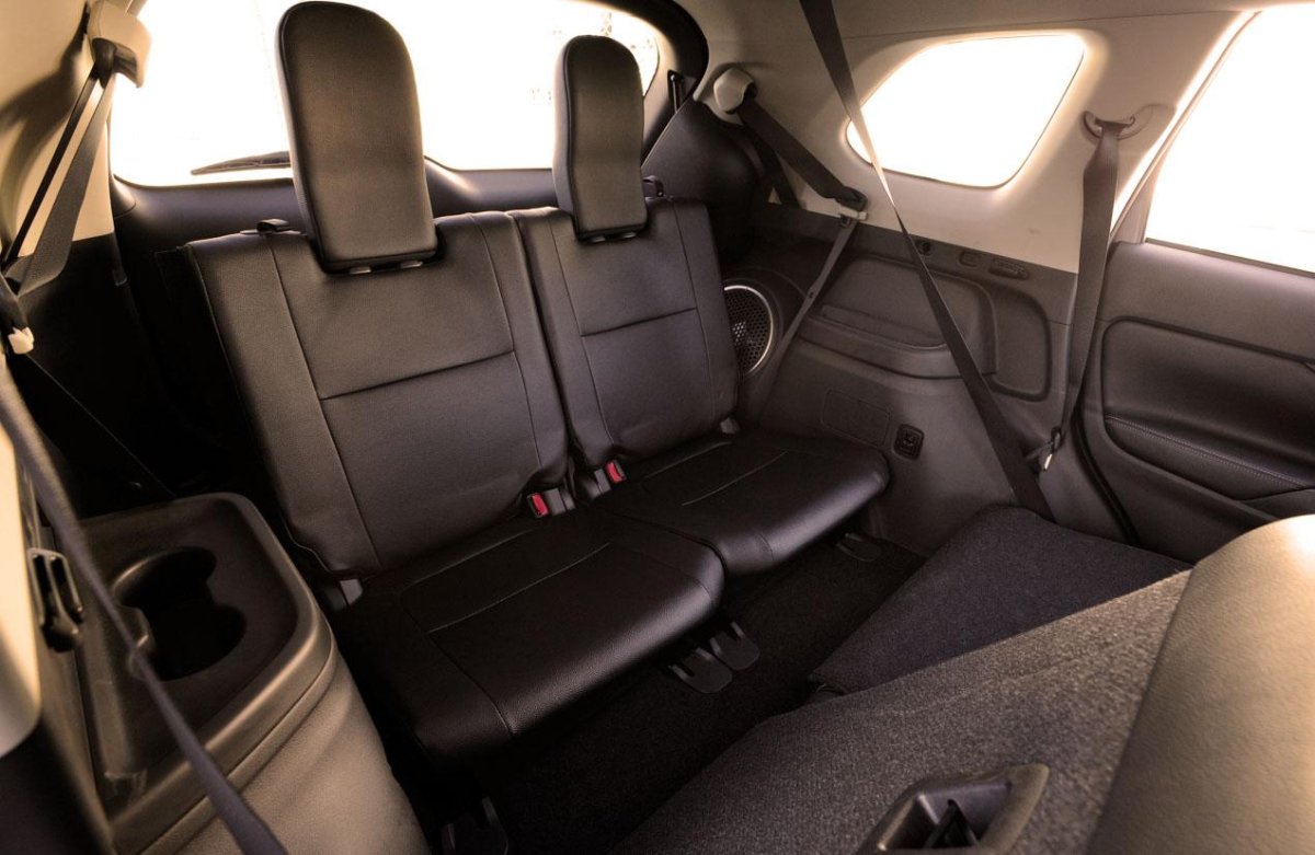 Аутлендер 1 задний ряд