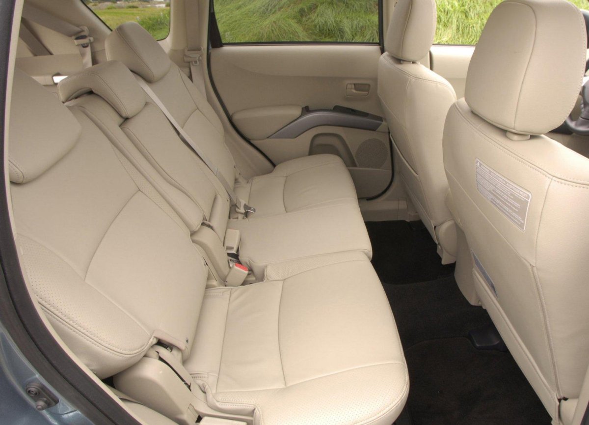 Мицубиси Аутлендер 2007 салон