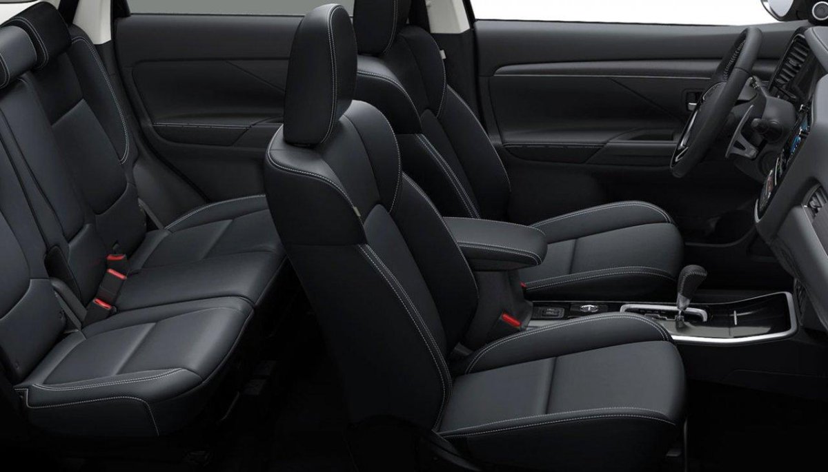 Mitsubishi Outlander 3 интерьер