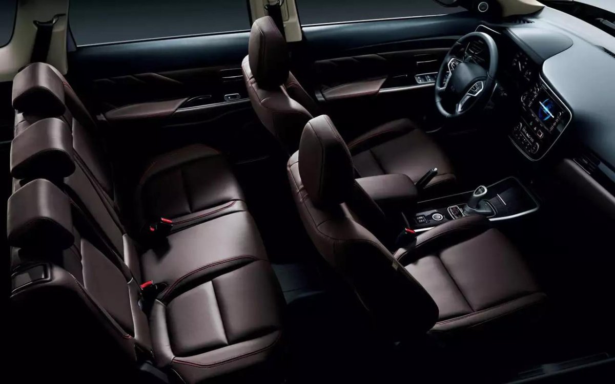 Мицубиси Аутлендер 2015 салон