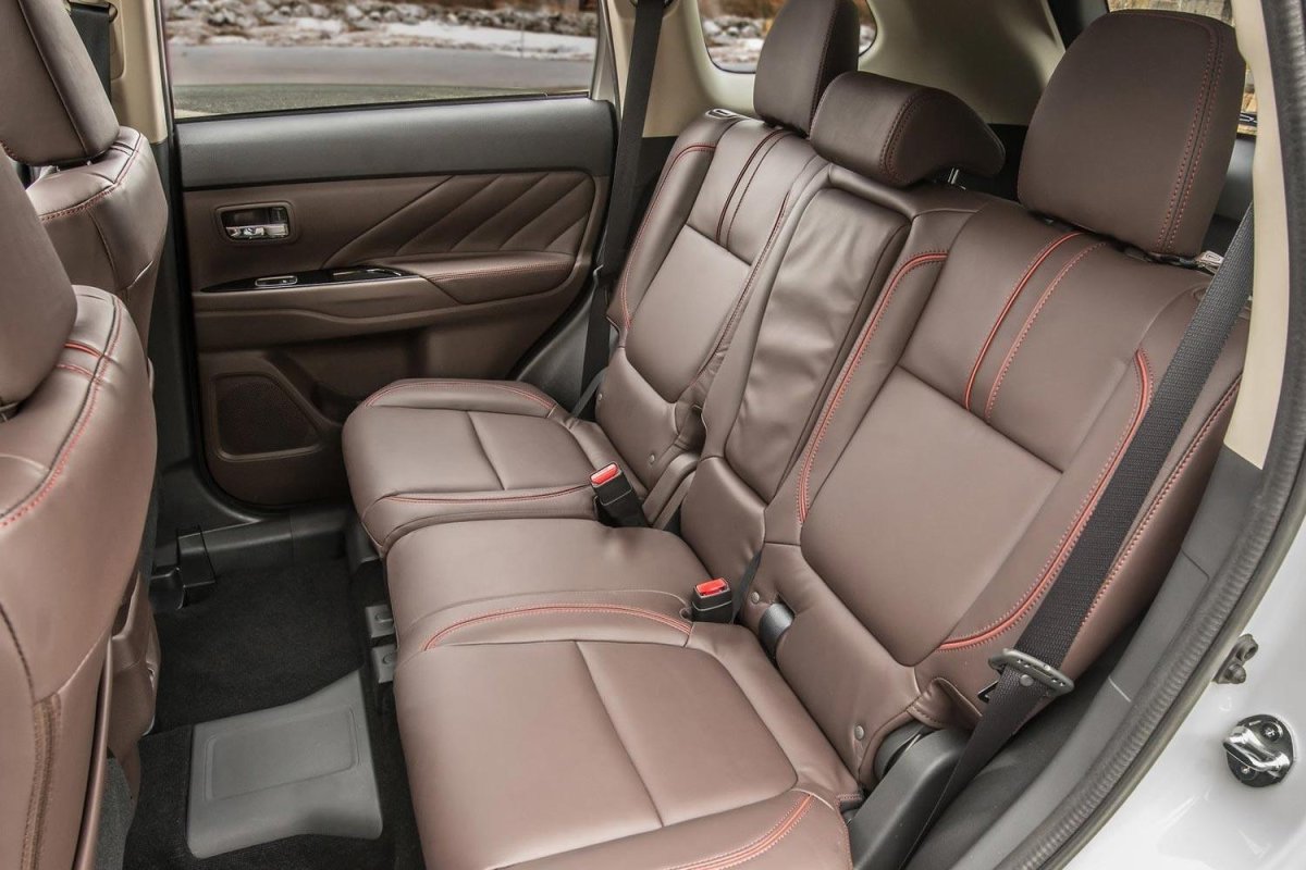 Мицубиси Аутлендер 2020 салон