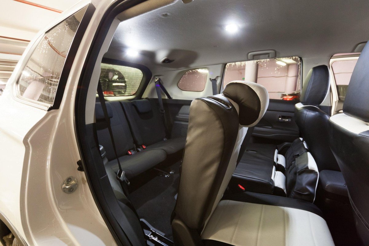 Mitsubishi Outlander третий ряд сидений