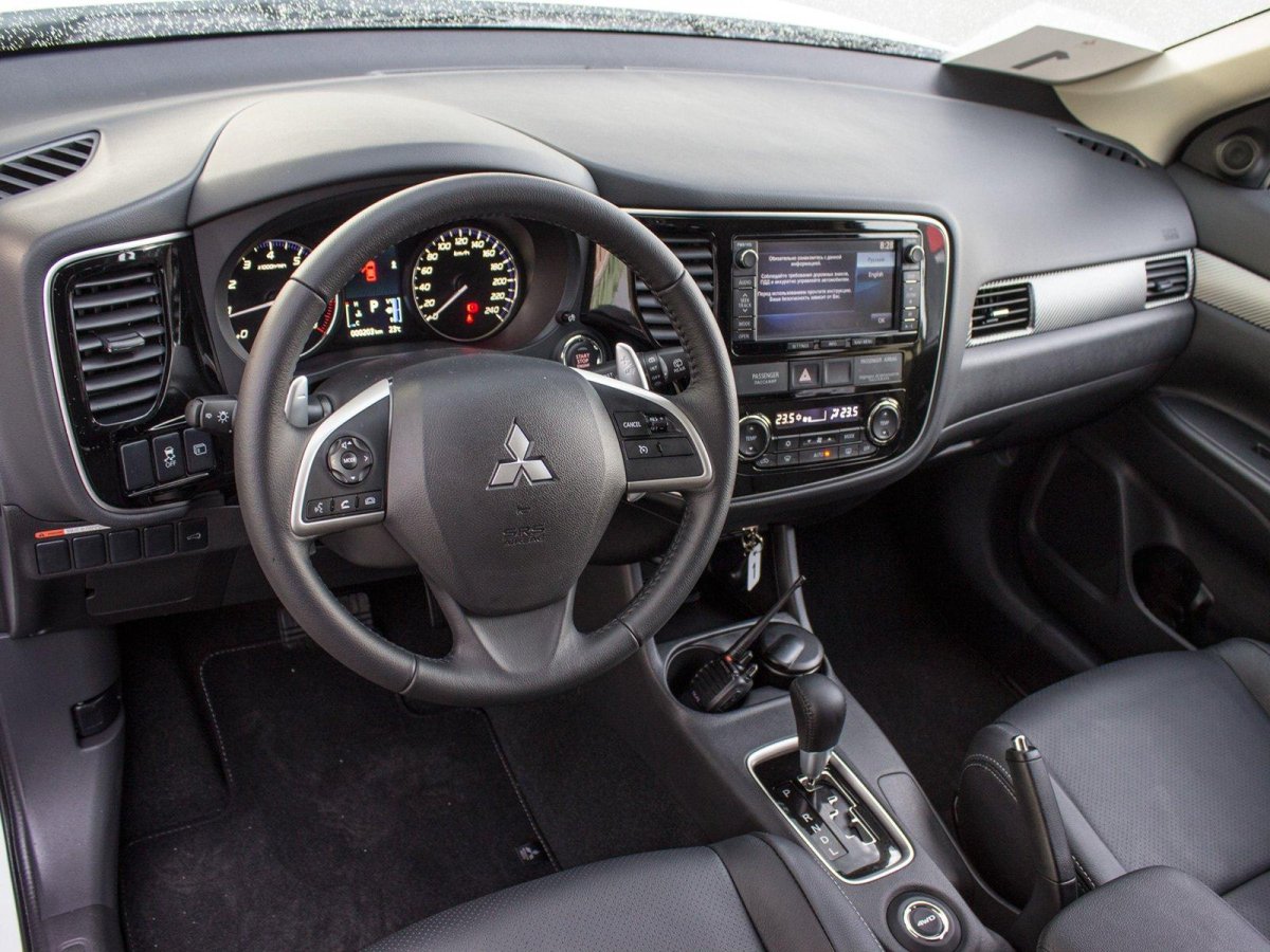 Митсубиси Аутлендер 3 салон
