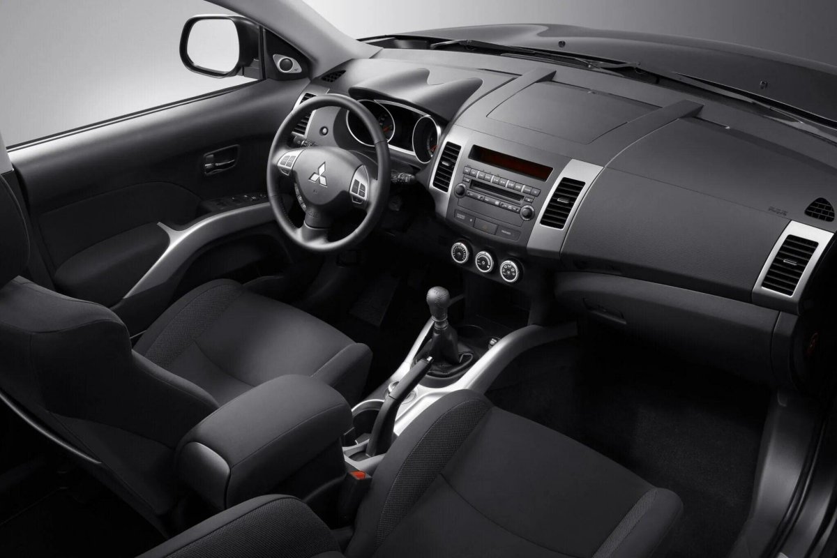 Мицубиси Аутлендер 2007 салон