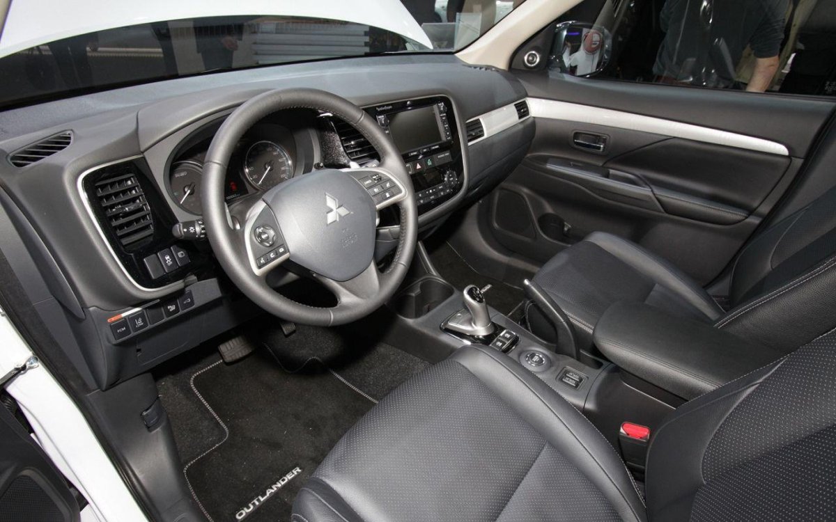 Mitsubishi Outlander интерьер