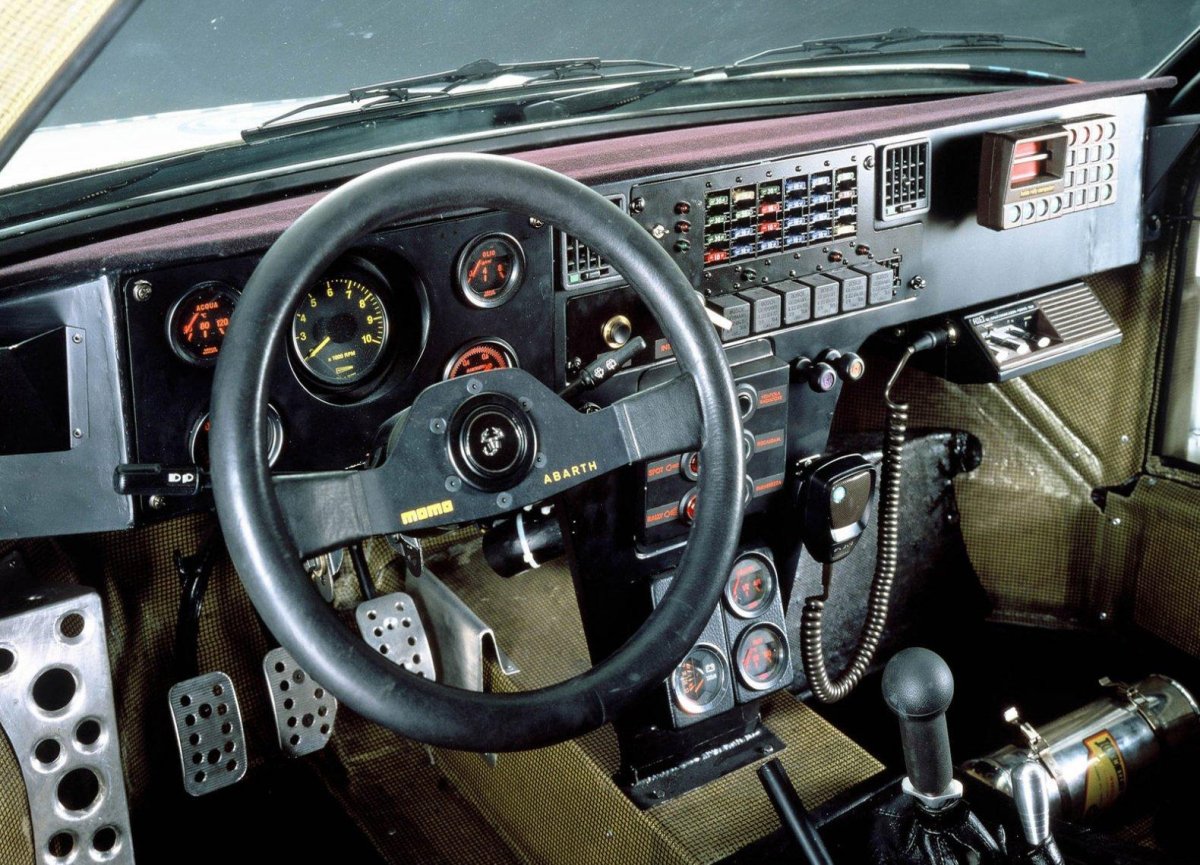 Lancia Delta s4 салон