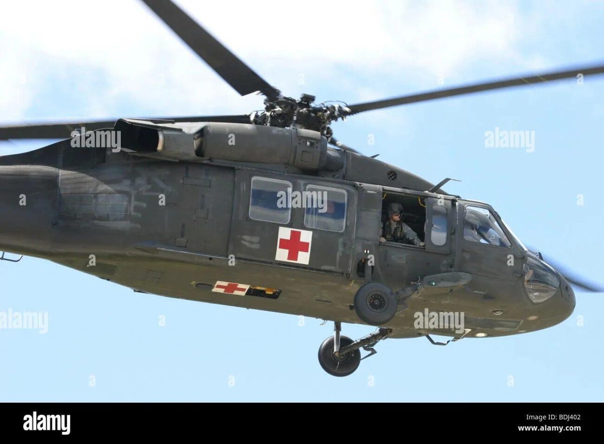 Чёрный вертолёт с красными полосками