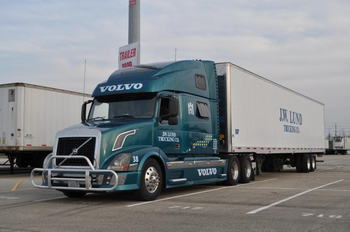 Грузовик Volvo VNL 780