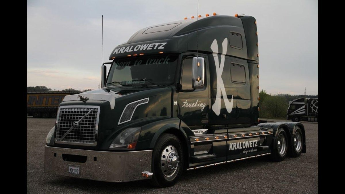 Грузовик Volvo VNL 780