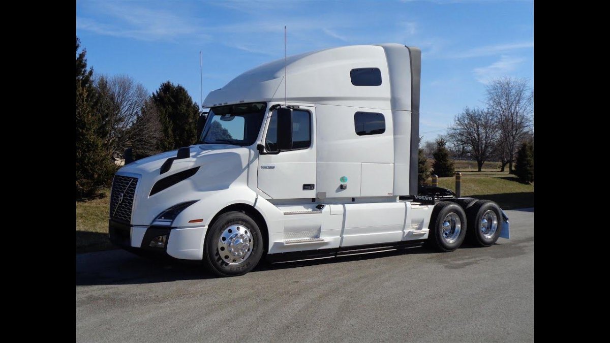 Тягач Volvo VNL 780