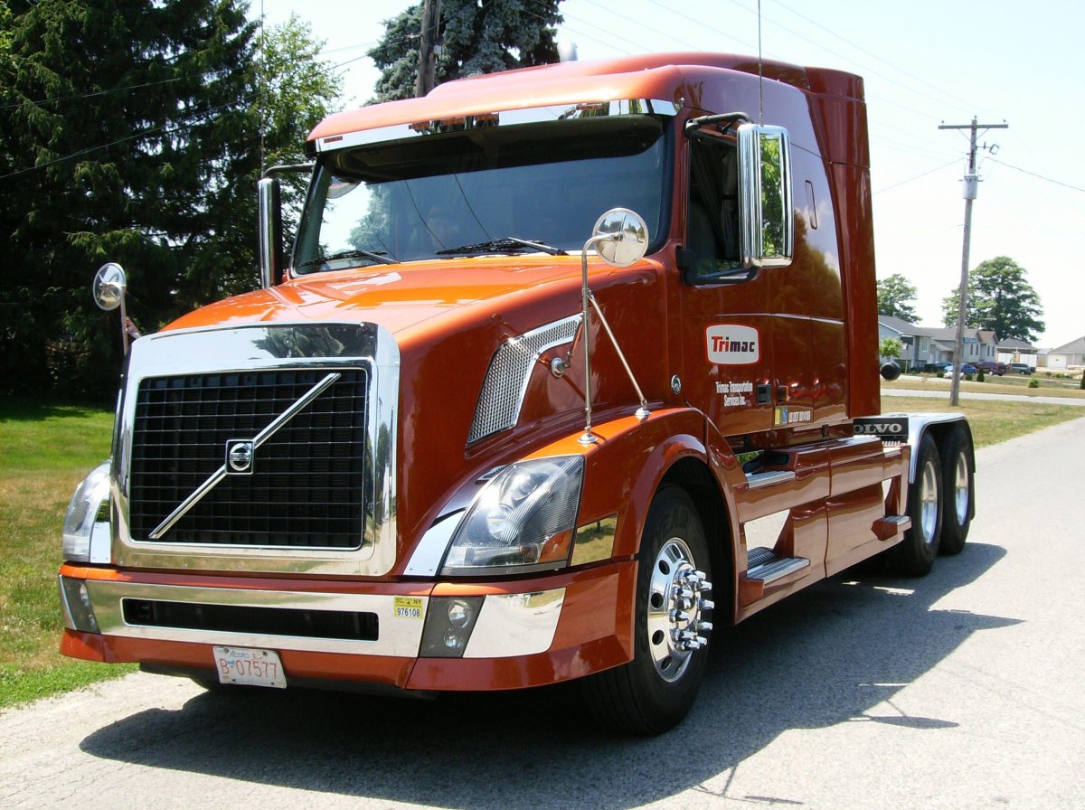 Вольво капотный тягач