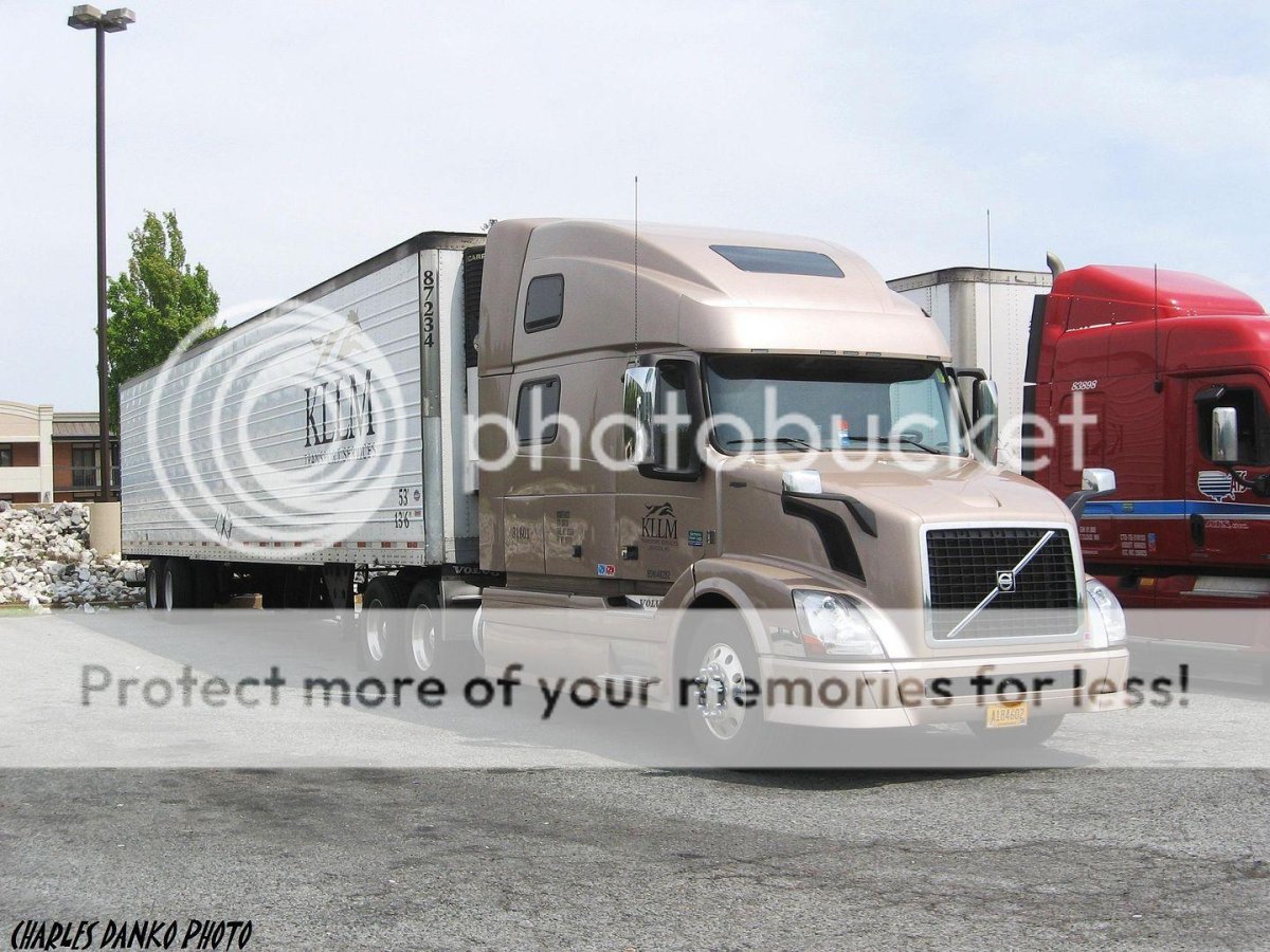 Вольво VNL 780 С прицепом