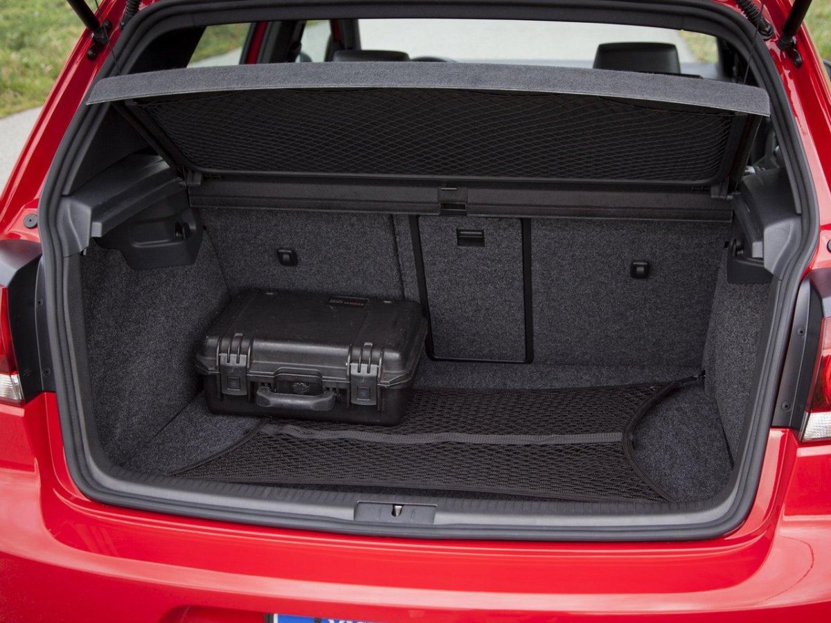 Volkswagen Golf 4 хэтчбек багажник