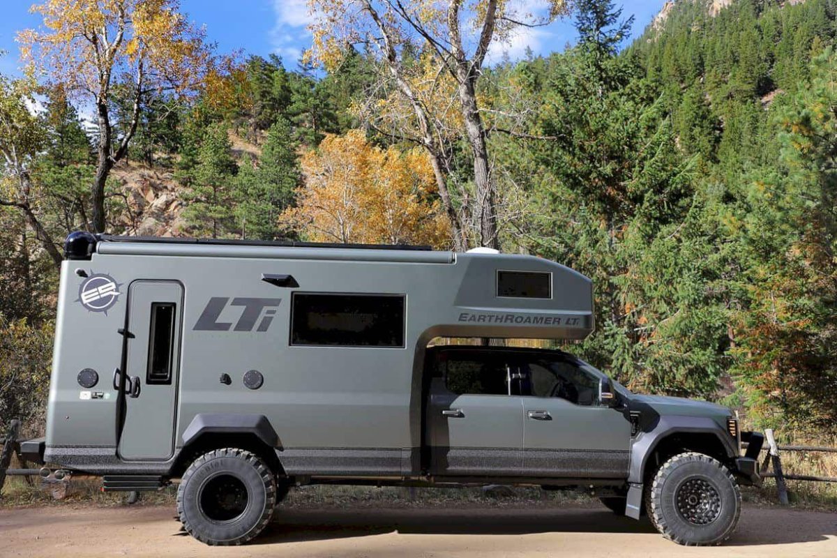 Ford f550 EARTHROAMER.