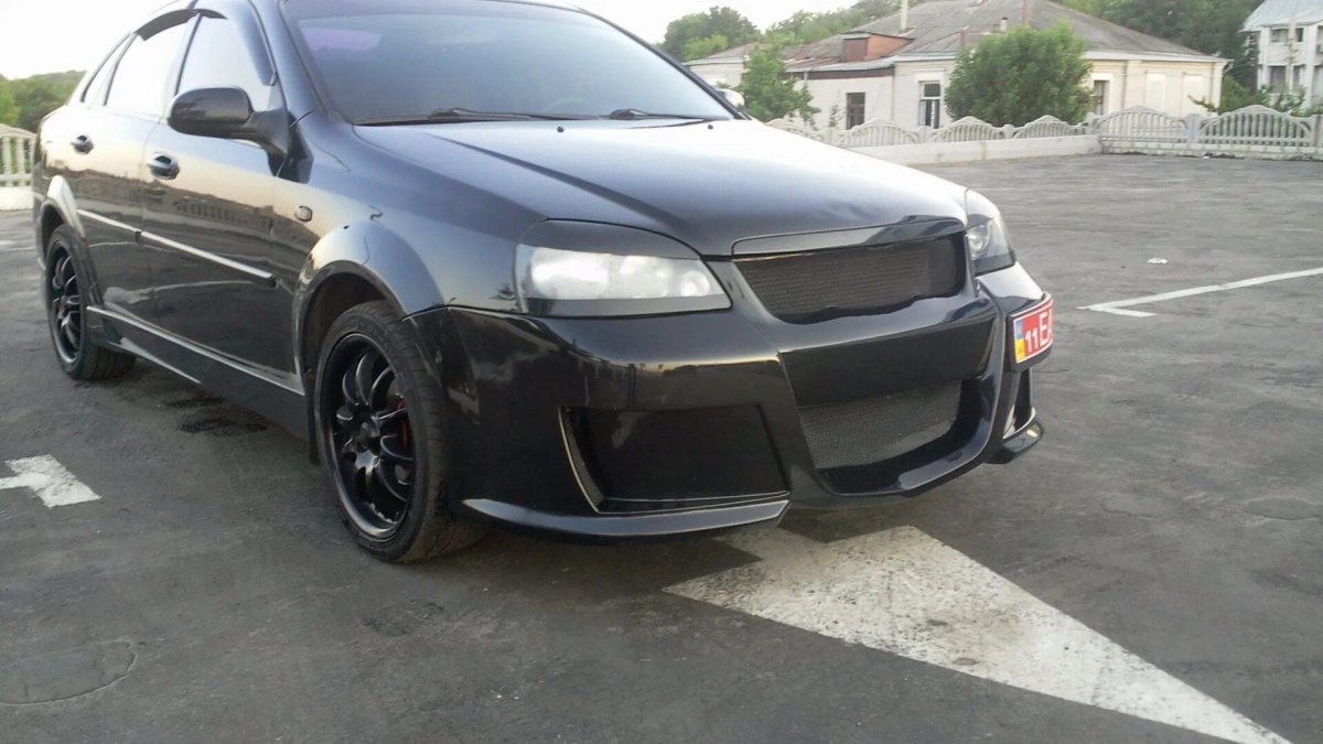 Шевроле Лачетти седан черный в обвесе