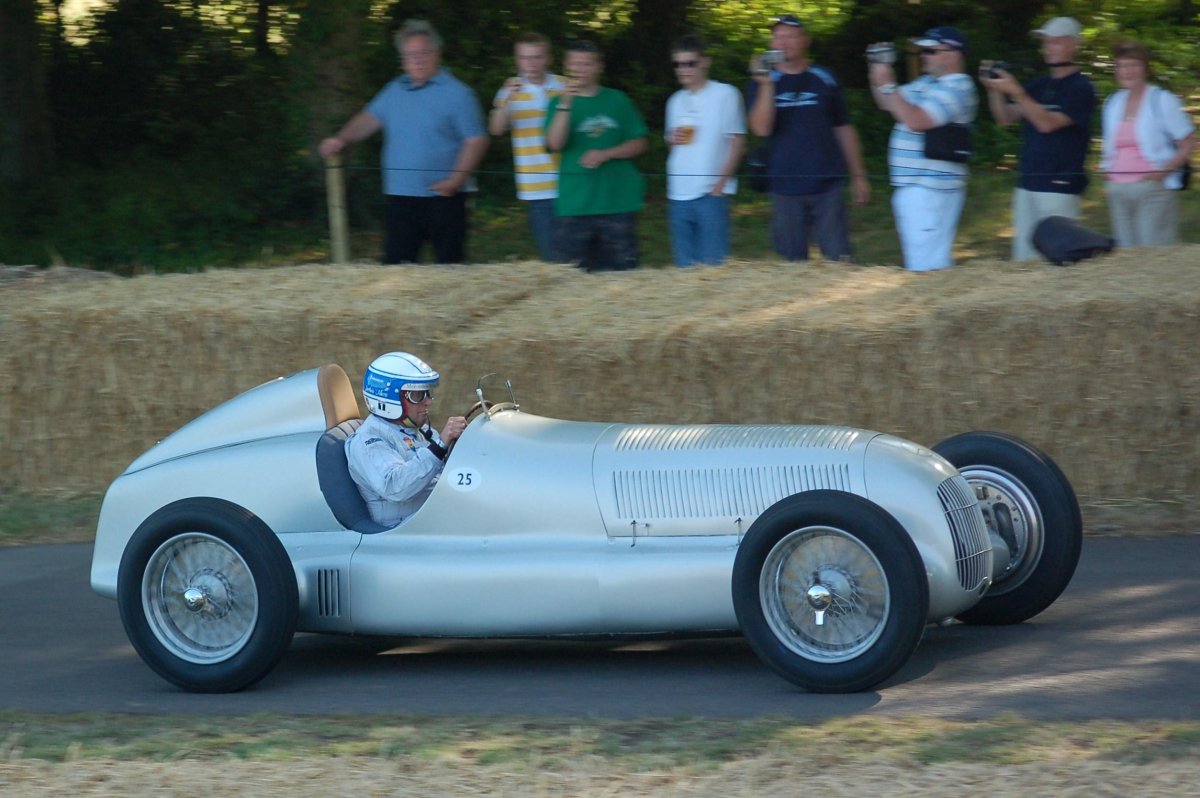 Mercedes-Benz w25 Silver arrow