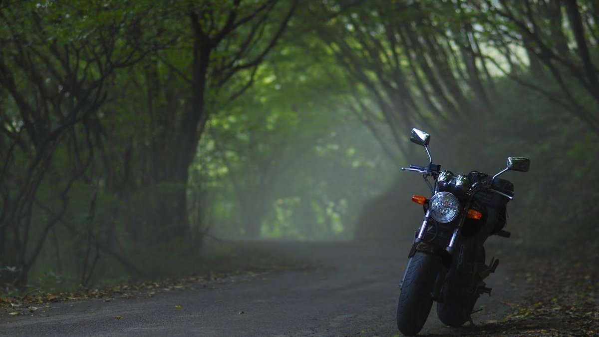 Пейзаж с мотоциклом