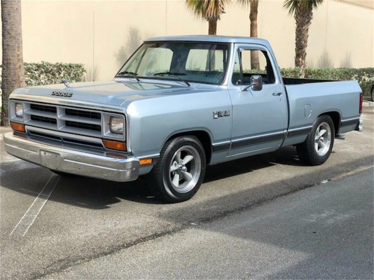 Dodge d100 1987