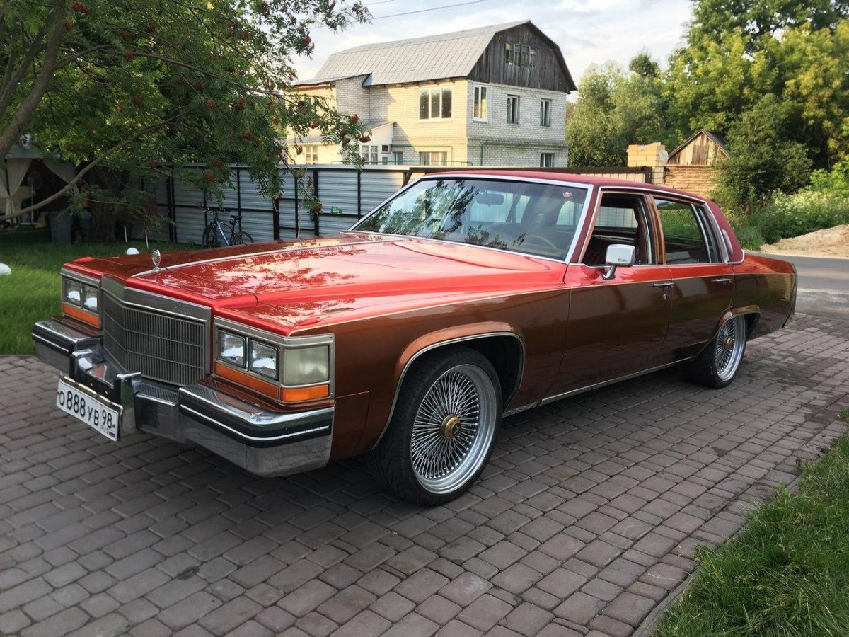 Кадиллак седан Девиль 1977